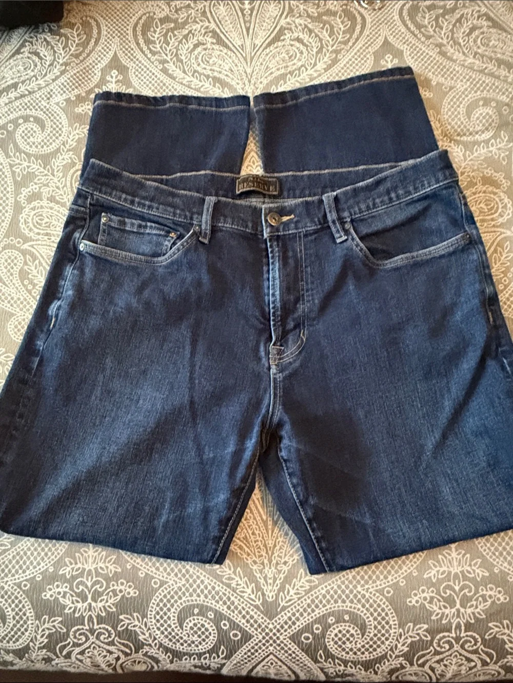 Reserved Men's Straight Jeans in Dark Blue Denim
